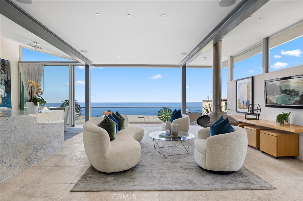 Bright residence is just one row back from the ocean and is on the market for the first time in 30 years. - 31676 Seacove Drive, Laguna Beach CA 92651 - photo 1