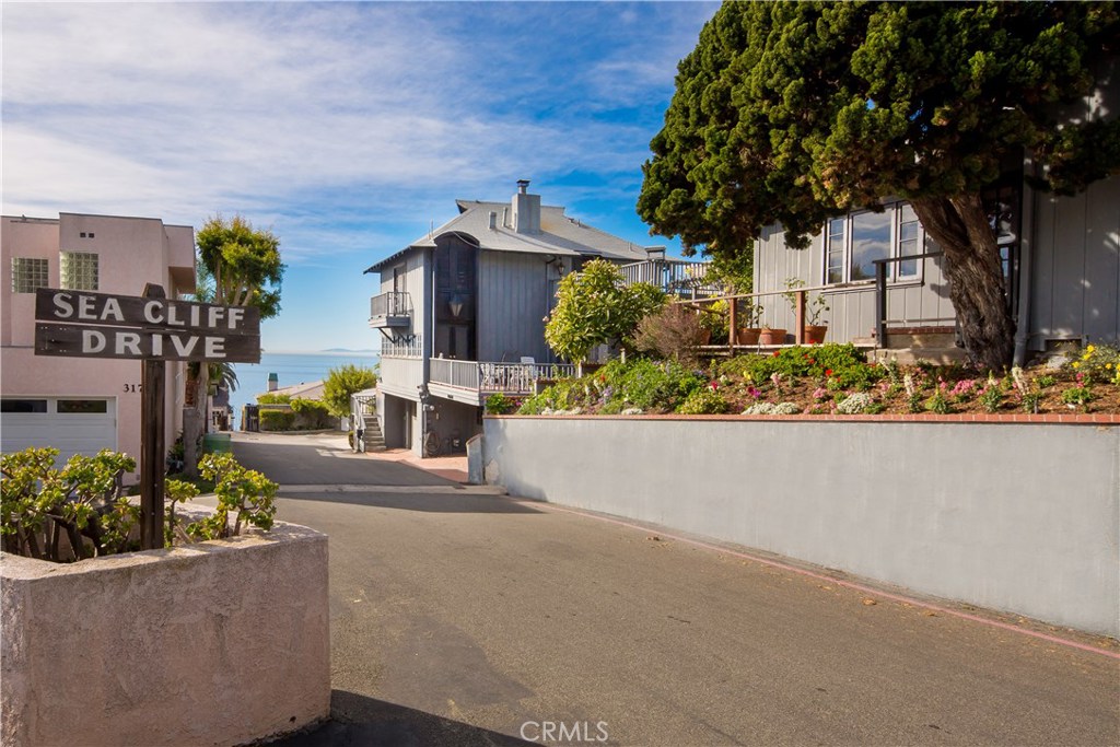 31678 Seacliff Drive, Laguna Beach CA 92651 - photo 1