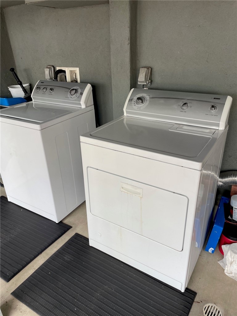 Common Area Washer/Dryer - 31696 Third Ave C, Laguna Beach CA 92651 - photo 18