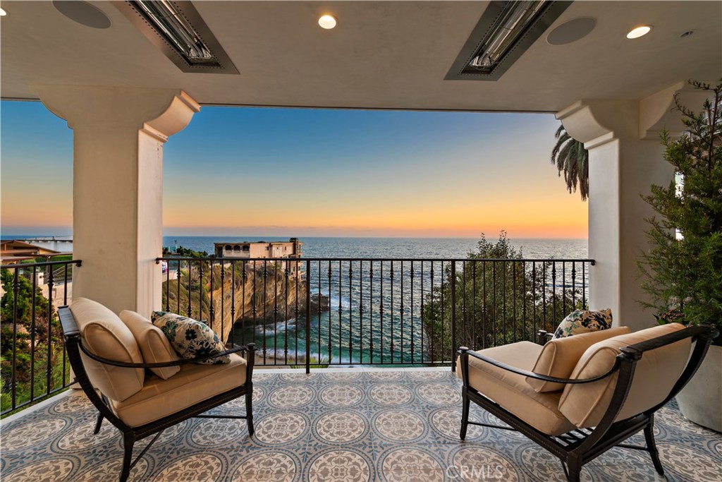 31711 Seacliff Drive, Laguna Beach CA 92651 - photo 1