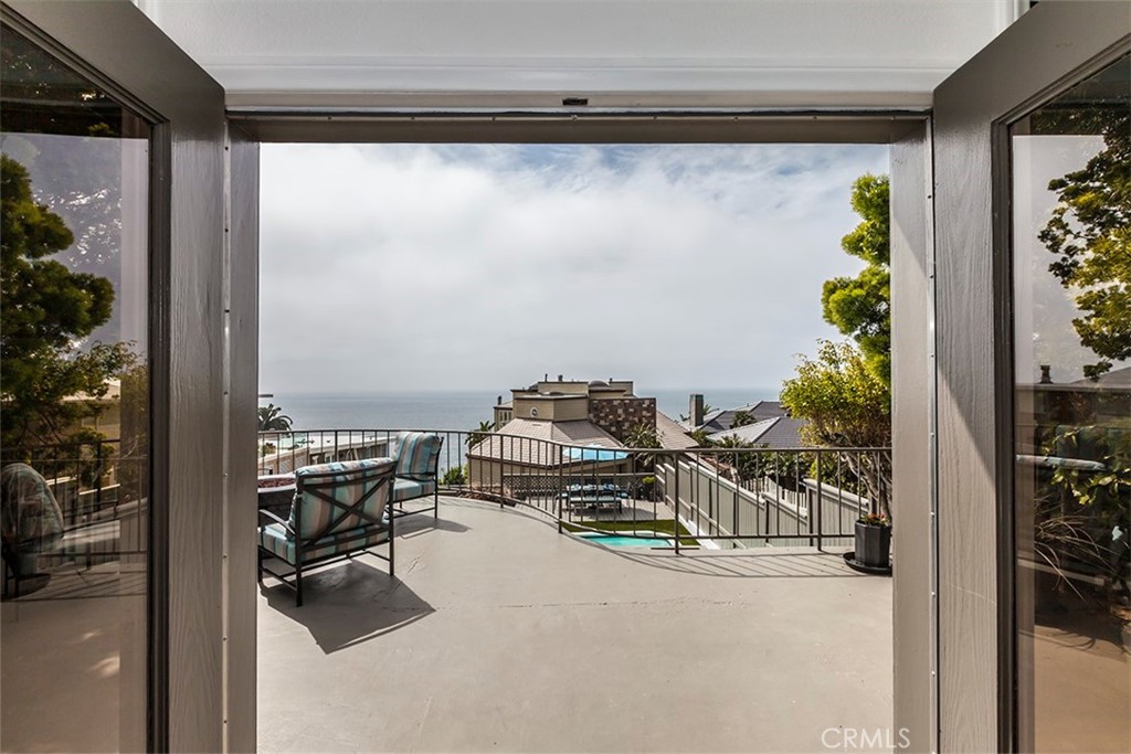 Gorgeous ocean views in South Laguna Beach! - 31731 Seacove Drive, Laguna Beach CA 92651 - photo 1