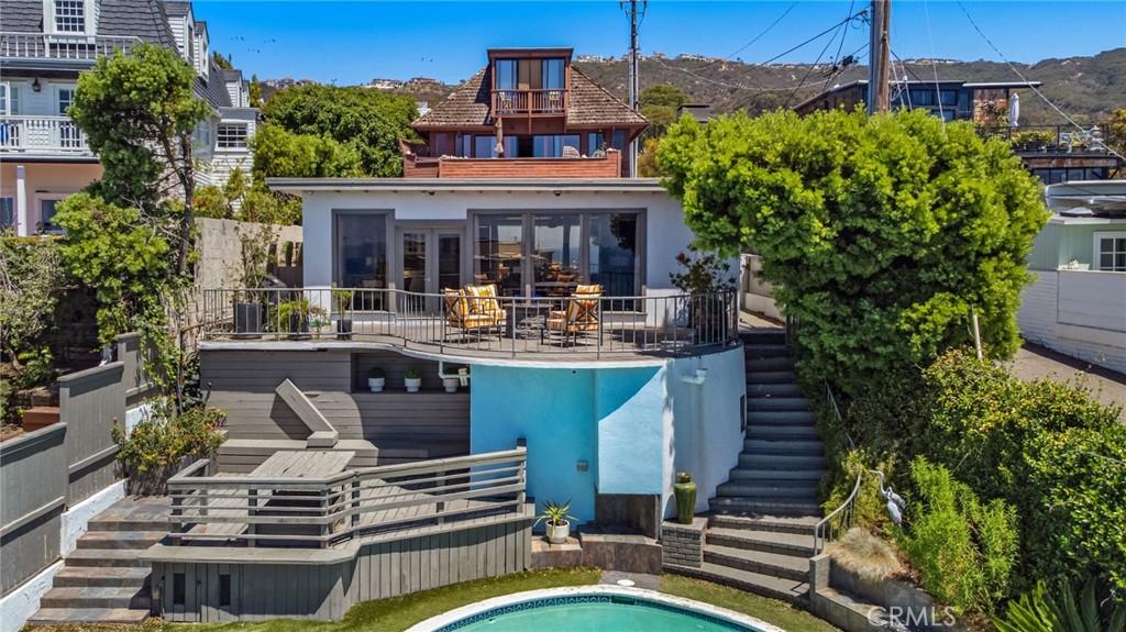 Private swimming pool, expansive multi-level outdoor living areas, spacious decks for dining and lounging, mature landsc - 31731 Seacove, Laguna Beach CA 92651 - photo 5