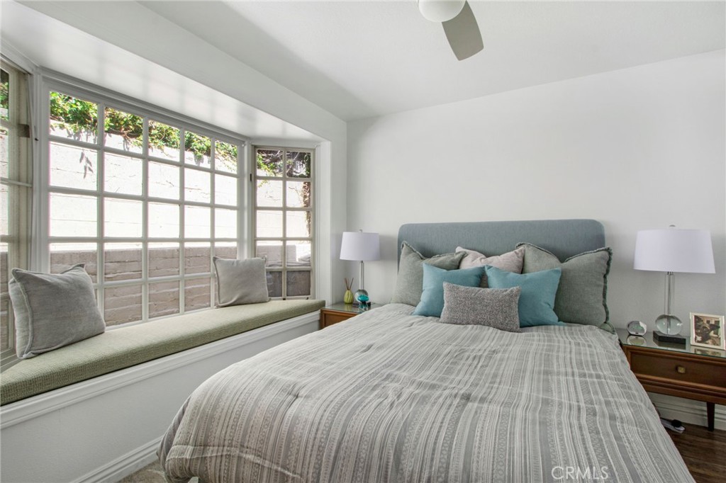 Guest bedroom with multi-pane window, set within a recessed opening with a built-in window seat. - 31731 Seacove, Laguna Beach CA 92651 - photo 45