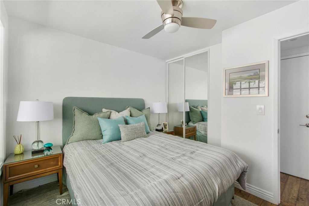 Guest bedroom with ceiling fan w/light and mirrored slider closet doors. - 31731 Seacove, Laguna Beach CA 92651 - photo 46