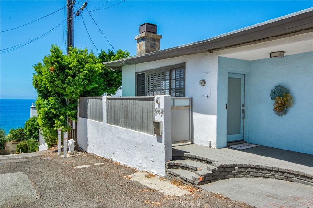 Closer view of home entrance walkway towards the Ocean. - 31731 Seacove, Laguna Beach CA 92651 - photo 54