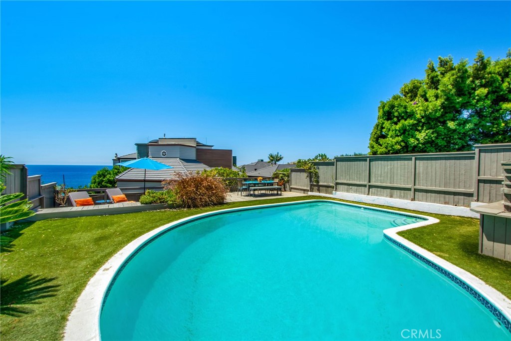 Pool view with plenty of room for lounging! - 31731 Seacove, Laguna Beach CA 92651 - photo 71