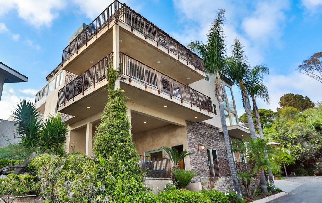 31736 Seacliff Drive, Laguna Beach CA 92651 - photo 1