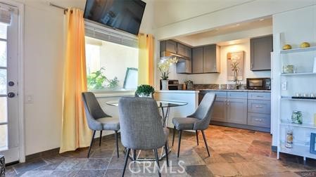 31736 Seacliff Drive, Laguna Beach CA 92651 - photo 5