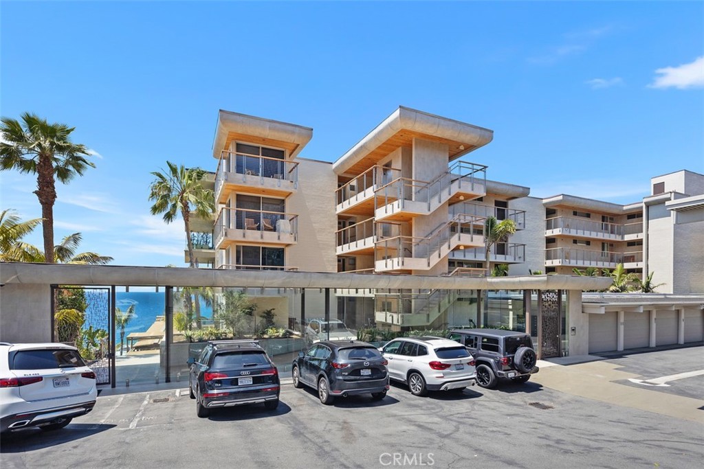 Beautiful Gated Community. New Facade - 31755 Coast 106, Laguna Beach CA 92651 - photo 3