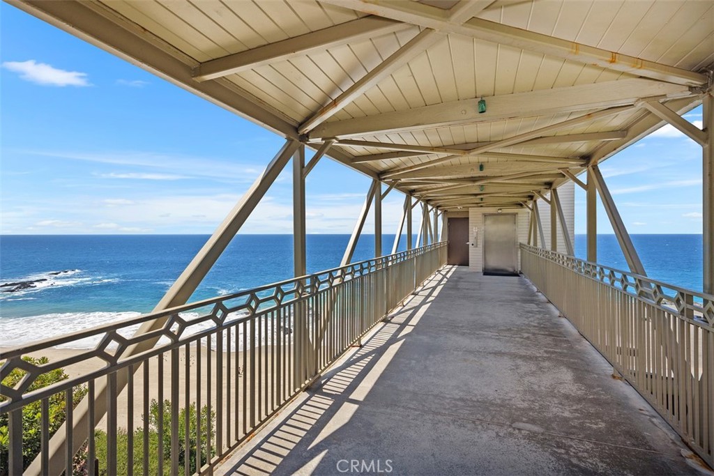 Serene walk to the Elevater. - 31755 Coast 106, Laguna Beach CA 92651 - photo 4