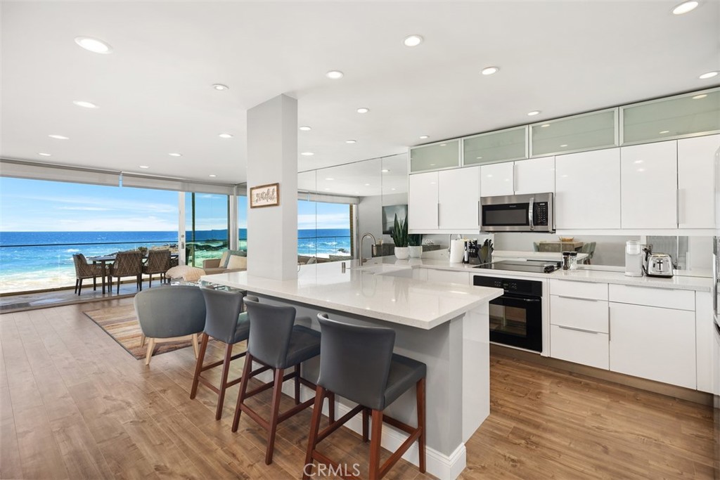 Spacious Counter - 31755 Coast 106, Laguna Beach CA 92651 - photo 11