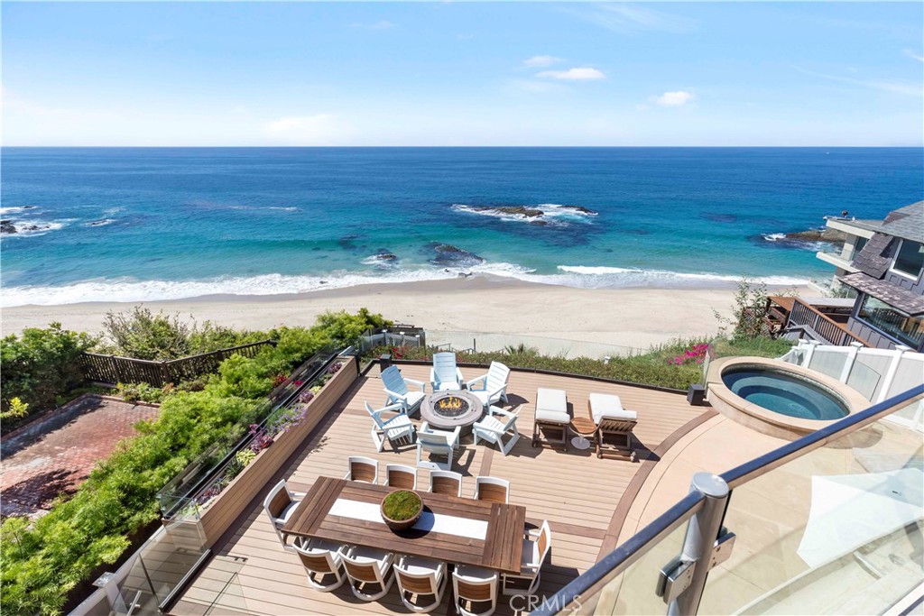 IMPECABLE ENTERTAING TERRACES. - 31791 Coast, Laguna Beach CA 92651 - photo 3