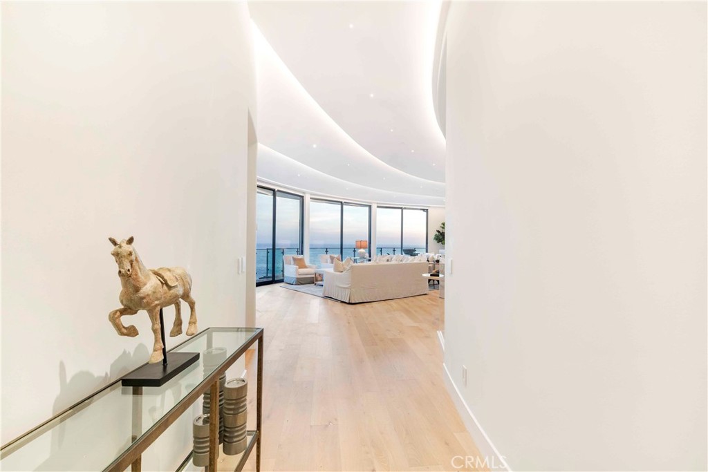 ENTRY - 31791 Coast, Laguna Beach CA 92651 - photo 14