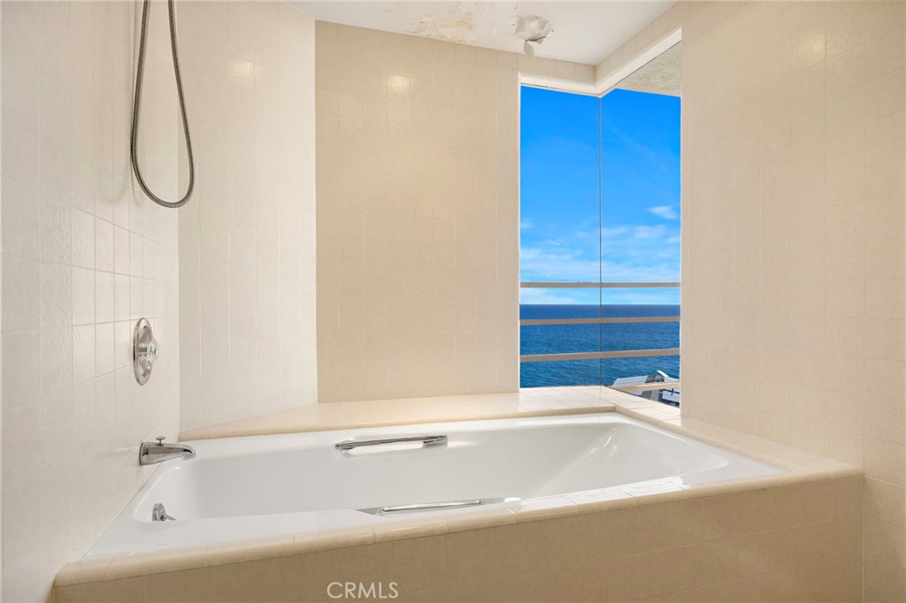 Primary Bathroom - 31876 Circle, Laguna Beach CA 92651 - photo 24