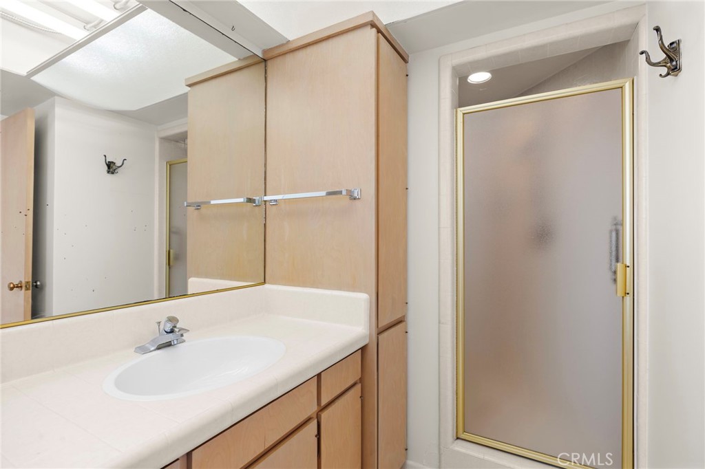 Hall bathroom - 31876 Circle, Laguna Beach CA 92651 - photo 25