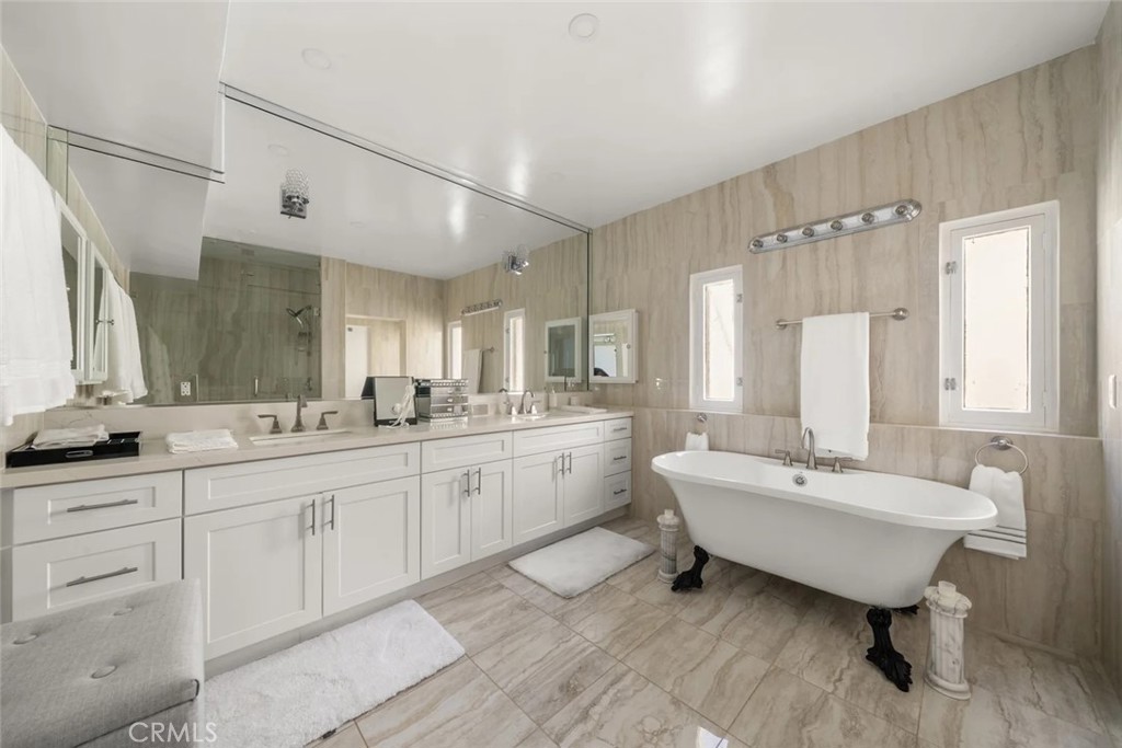 31877 Circle Drive, Laguna Beach CA 92651 - photo 34
