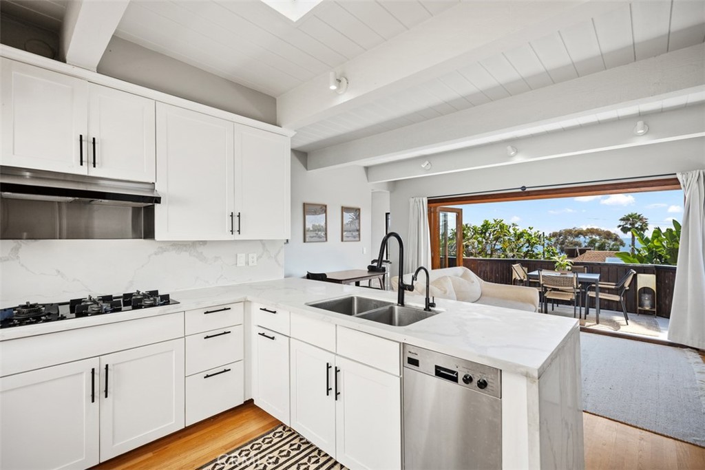 31888 Hillside, Laguna Beach CA 92651 - photo 1