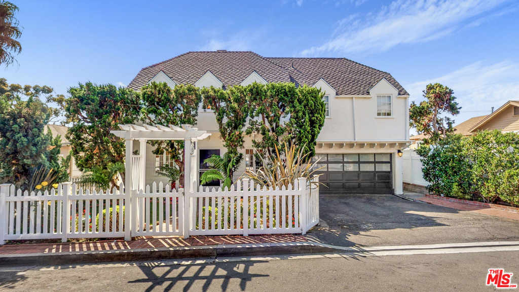 319 CYPRESS Drive, Laguna Beach CA 92651 - photo 1