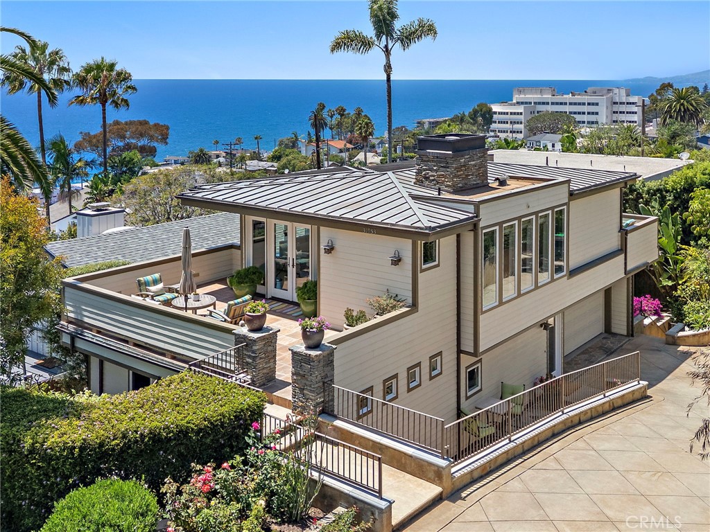 Perched above South Laguna's coastline just moments from Thousand Steps Beach, this custom Craftsman-style home embraces - 31953 10th Avenue, Laguna Beach CA 92651 - photo 4