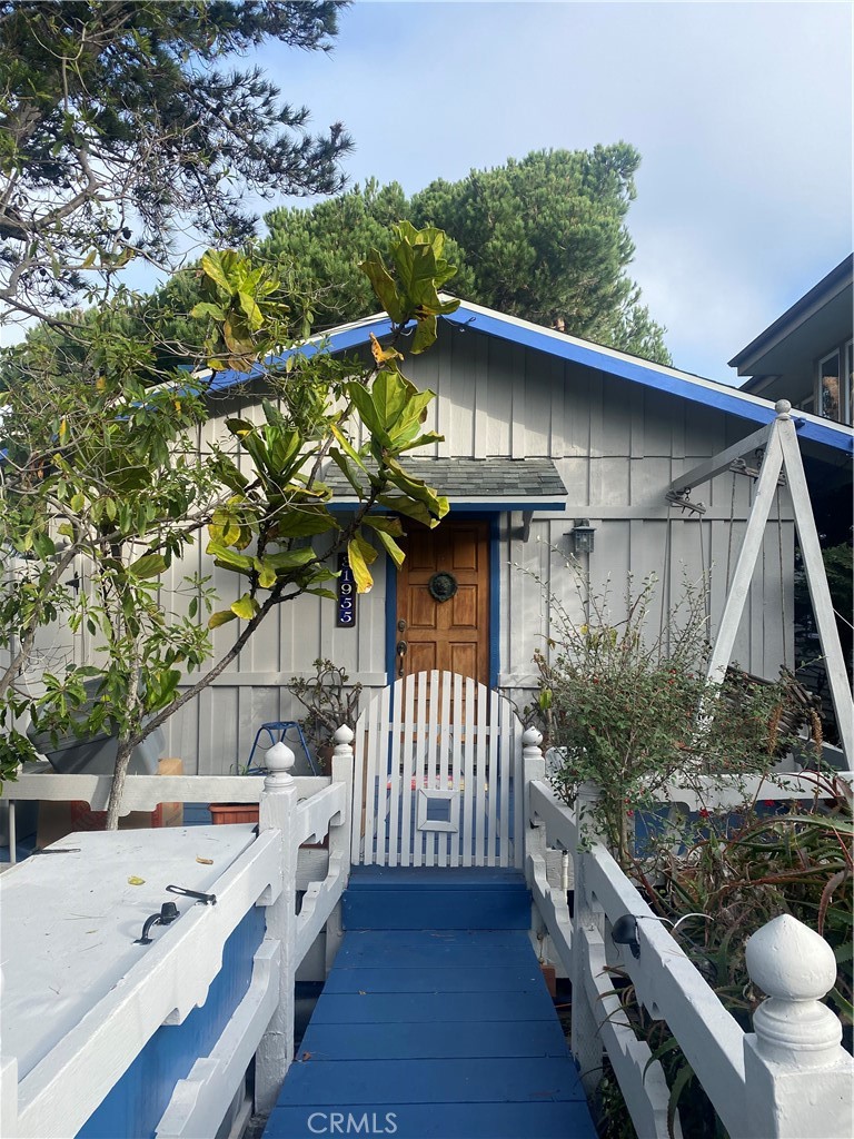 Front facade. - 31955 10th Avenue, Laguna Beach CA 92651 - photo 1