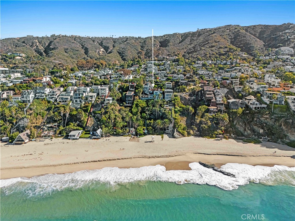 Ideally situated moments from fine and casual dining, art galleries, and the Montage Resort, it represents the pinnacle - 31971 Coast Highway, Laguna Beach CA 92651 - photo 25