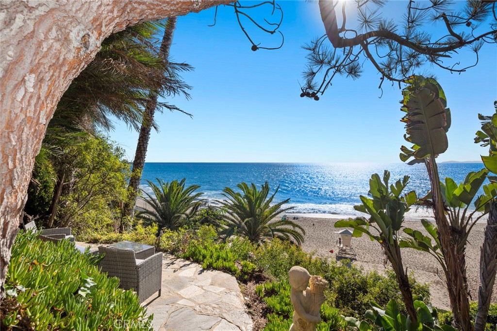 Lush stone pathways meander through the grounds, connecting multiple terraces, a resort-style pool and spa, and the sand - 31971 Coast Highway, Laguna Beach CA 92651 - photo 27