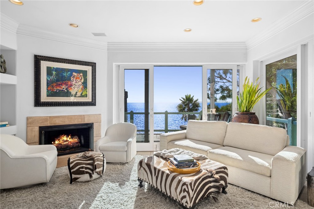 The separate approximately 1,485-square-foot guest residence showcases panoramic ocean vistas, high ceilings, abundant n - 31971 Coast Highway, Laguna Beach CA 92651 - photo 32