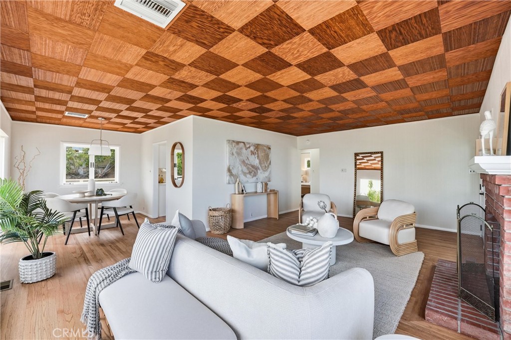 Open floor plan Living and dining areas - 32021 & 32001 sunset Avenue, Laguna Beach CA 92651 - photo 10