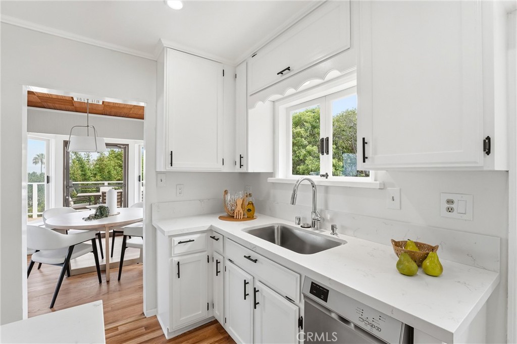 Kitchen with easy access to dining room - 32021 & 32001 sunset Avenue, Laguna Beach CA 92651 - photo 14