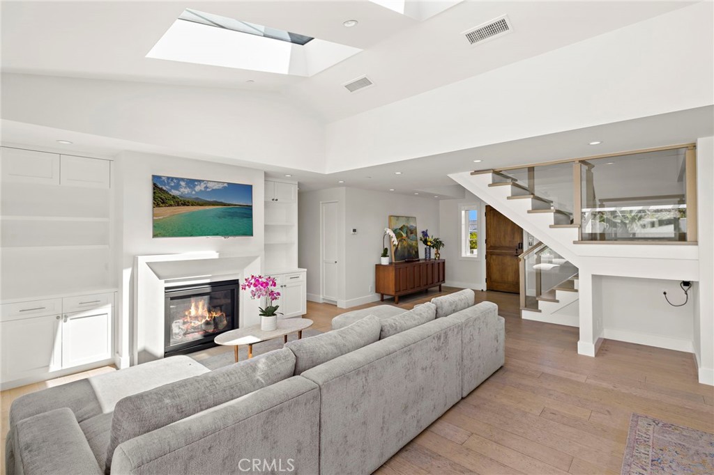 3203 Tyrol Drive, Laguna Beach CA 92651 - photo 8