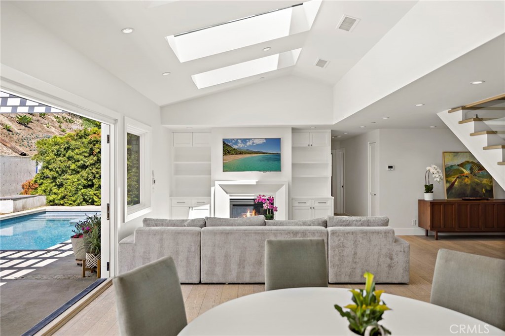 3203 Tyrol Drive, Laguna Beach CA 92651 - photo 10