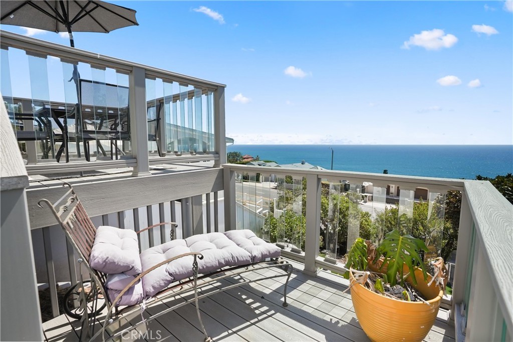 Multiple patios - 32082 Coast Hwy, Laguna Beach CA 92651 - photo 2