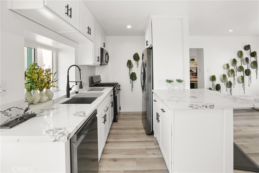 Upper unit kitchen - 32082 Coast Hwy, Laguna Beach CA 92651 - photo 7