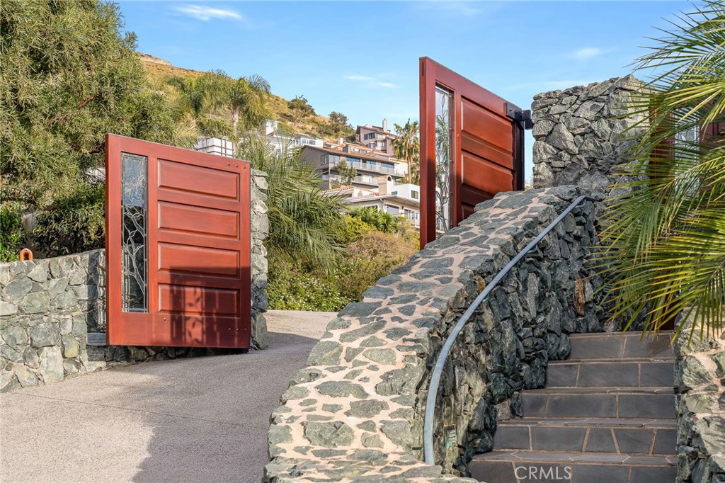 Gated Drive - 32091 Coast Highway, Laguna Beach CA 92651 - photo 39