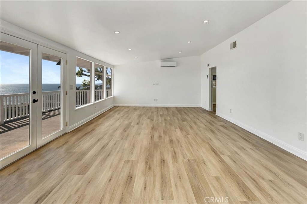 Open floor plan family and dining room. - 32122 Coast Hwy, Laguna Beach CA 92651 - photo 4