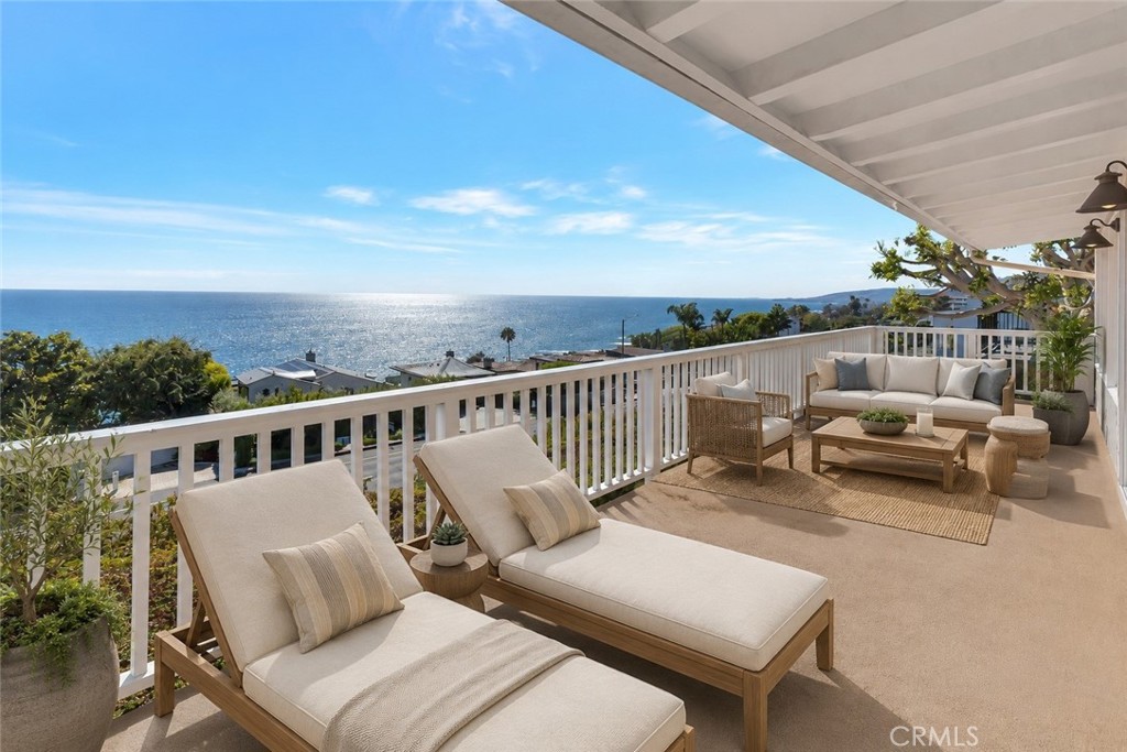 Virtually staged. - 32122 Coast Hwy, Laguna Beach CA 92651 - photo 10