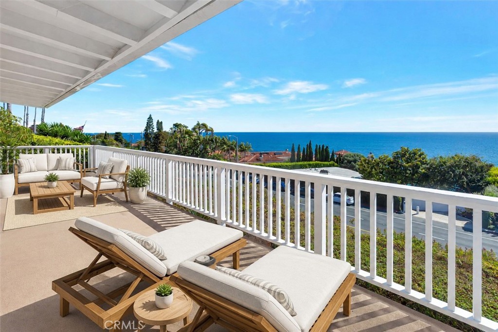 Virtually staged. - 32122 Coast Hwy, Laguna Beach CA 92651 - photo 12