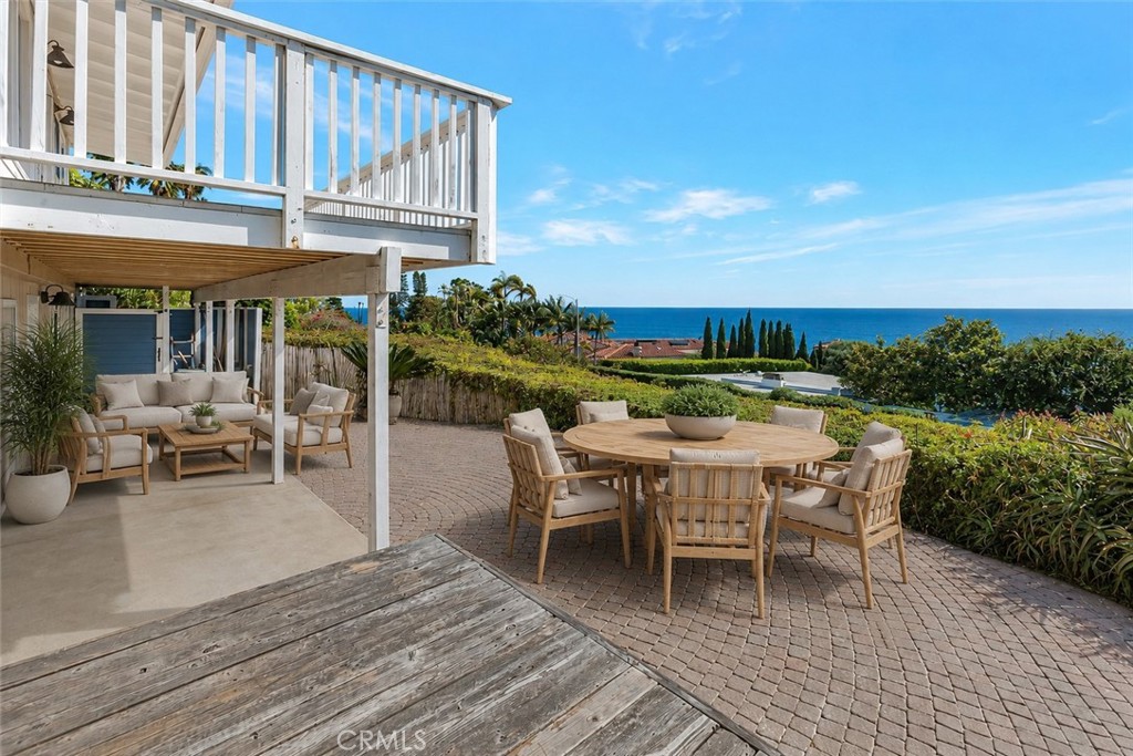 Virtually staged. - 32122 Coast Hwy, Laguna Beach CA 92651 - photo 20