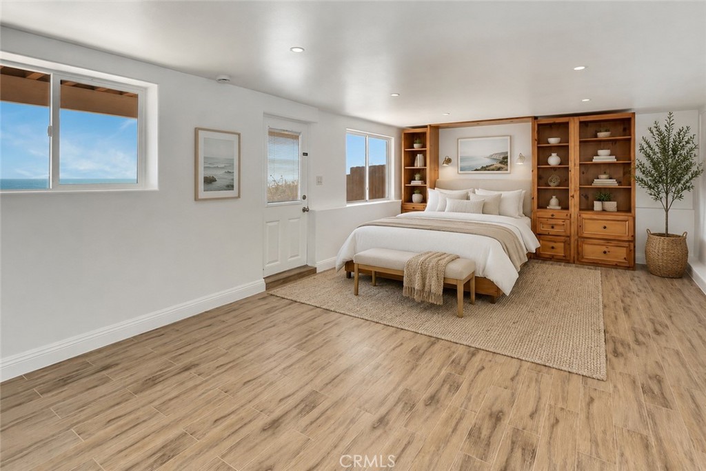 Virtually staged. - 32122 Coast Hwy, Laguna Beach CA 92651 - photo 27