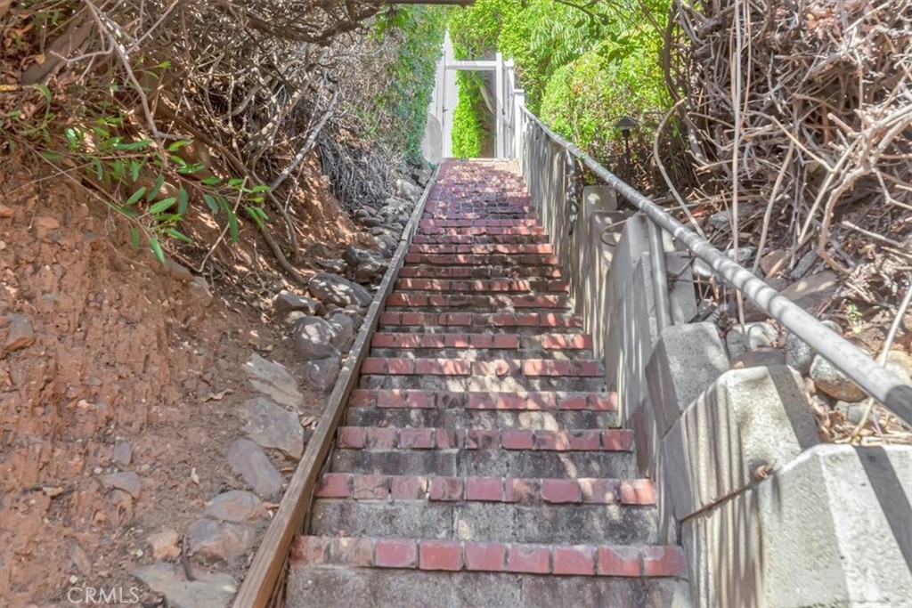 Entry stairwell. - 32122 Coast Hwy, Laguna Beach CA 92651 - photo 31