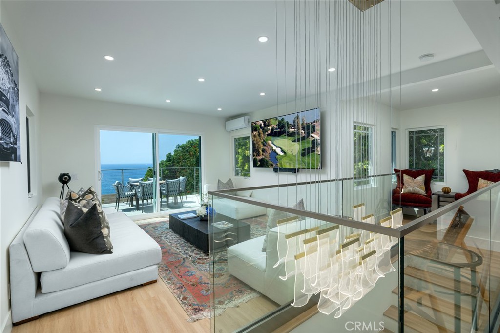Residence 2 - Main Level Living Area - 32227 Coast Hwy, Laguna Beach CA 92651 - photo 28
