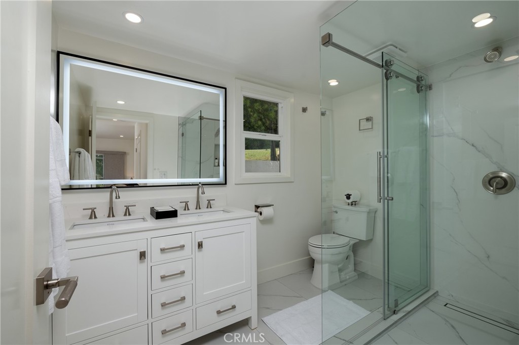 Residence 2 - Primary Ensuite Bath - 32227 Coast Hwy, Laguna Beach CA 92651 - photo 38