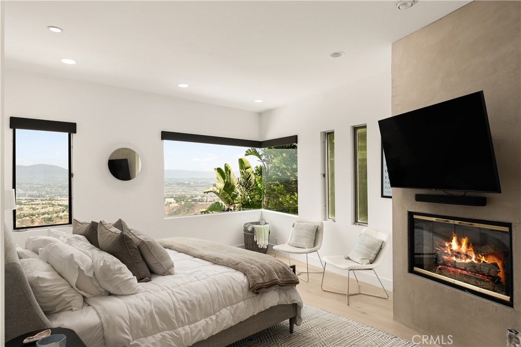 3230 Tyrol Drive, Laguna Beach CA 92651 - photo 3