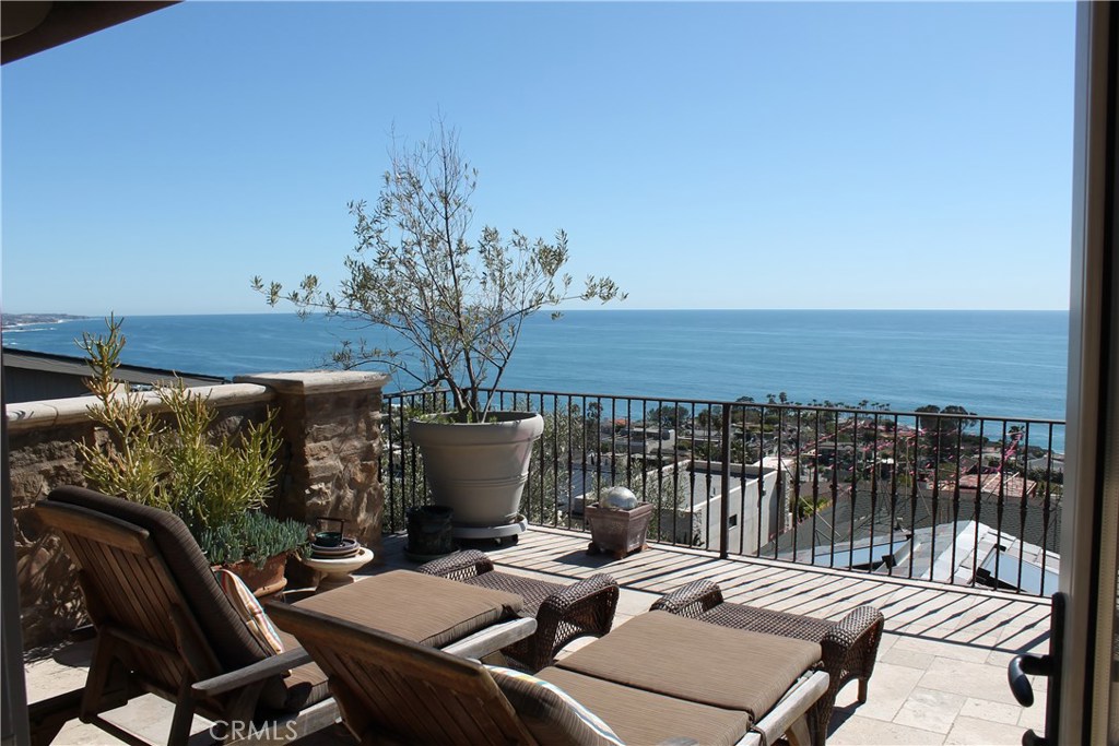 325 Camden Place, Laguna Beach CA 92651 - photo 1