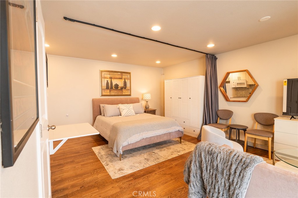 327 Third Street V, Laguna Beach CA 92651 - photo 1