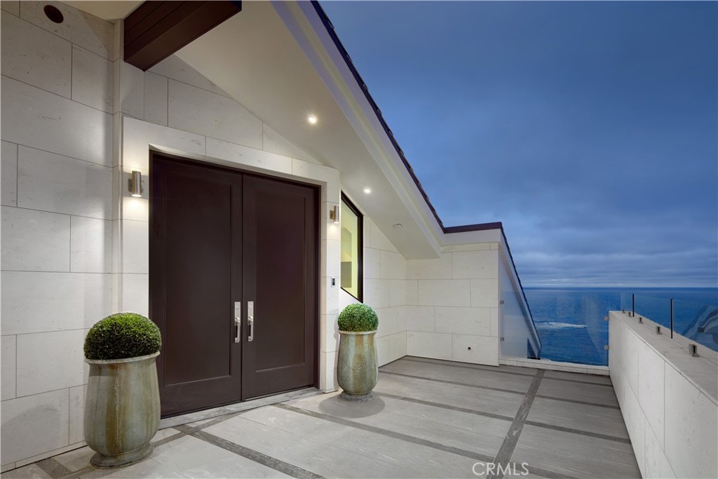33 Bay Drive, Laguna Beach CA 92651 - photo 3