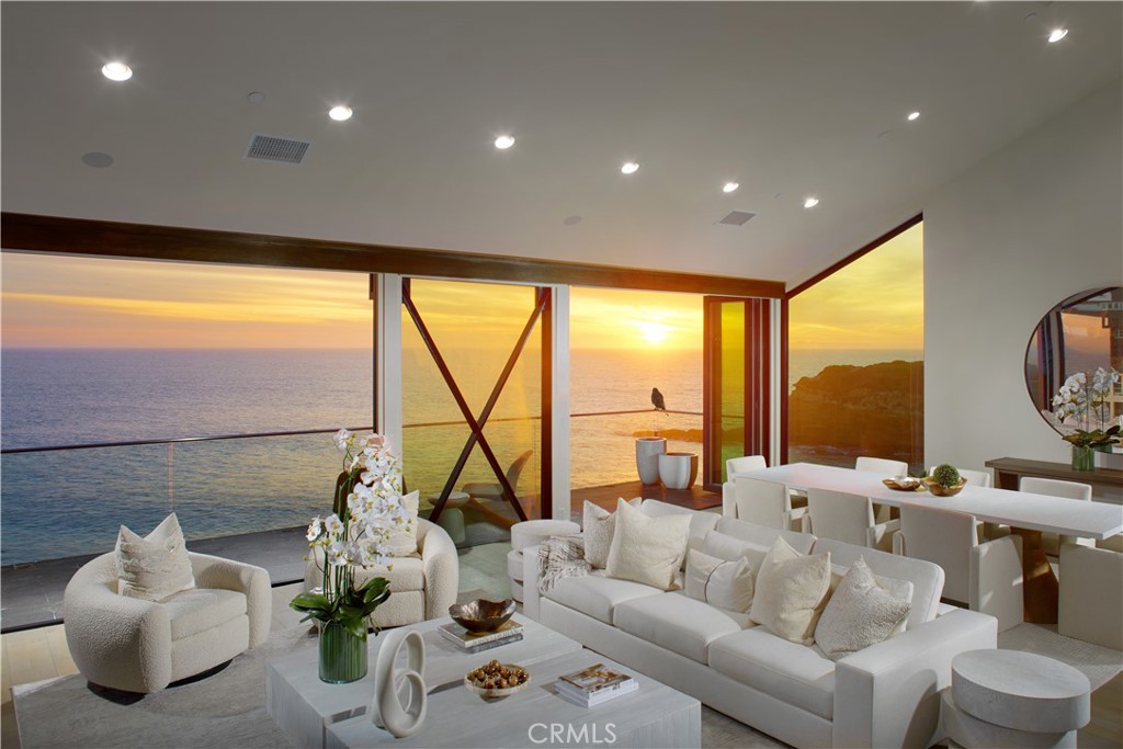 33 Bay Drive, Laguna Beach CA 92651 - photo 4