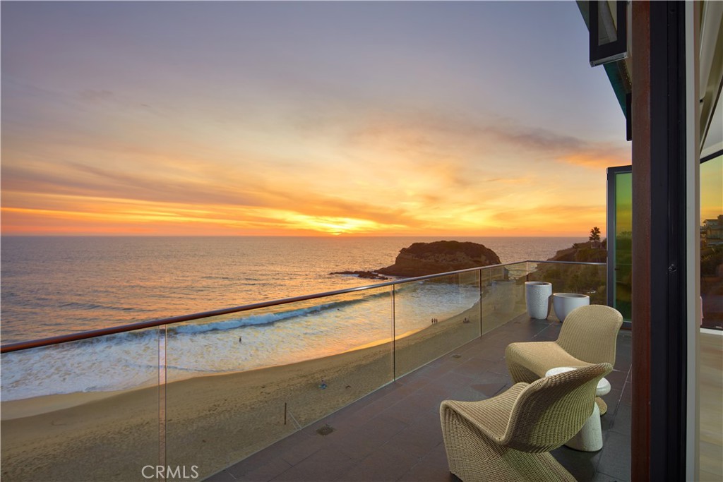 33 Bay Drive, Laguna Beach CA 92651 - photo 5