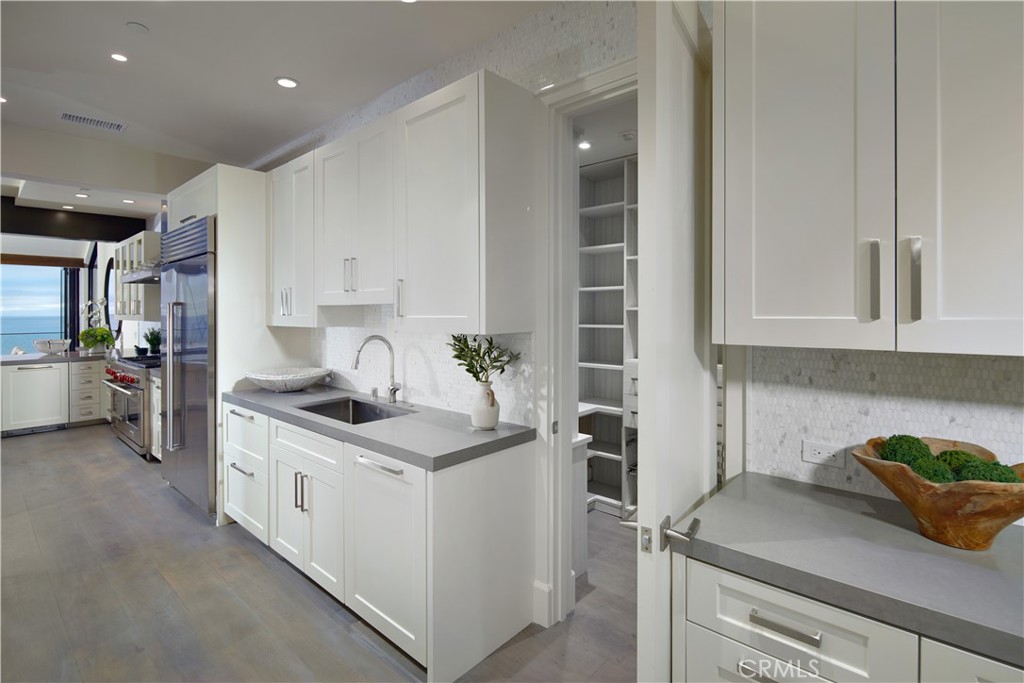 33 Bay Drive, Laguna Beach CA 92651 - photo 11