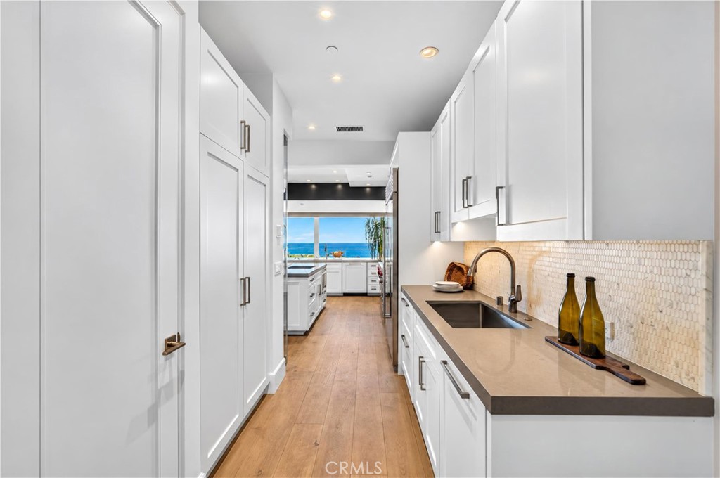 33 Bay Drive, Laguna Beach CA 92651 - photo 18